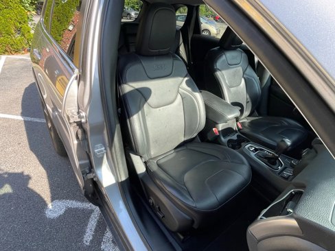 Used 2019 Jeep Cherokee Limited image 13