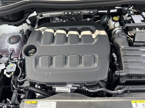 New 2025 Volkswagen Tiguan SE image 15