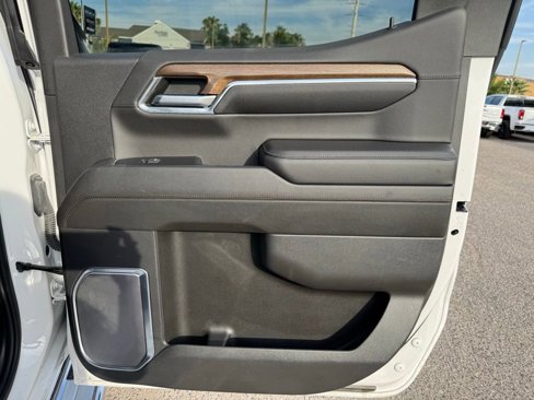 Used 2023 Chevrolet Silverado 1500 High Country w/ Technology Package image 24