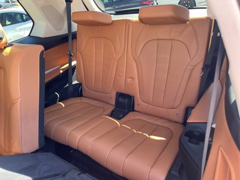 Used 2022 BMW X7 xDrive40i w/ Premium Package image 29