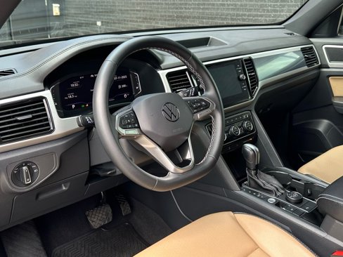 Used 2022 Volkswagen Atlas Cross Sport SE image 2