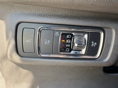 Used 2021 Lincoln Corsair AWD image 14