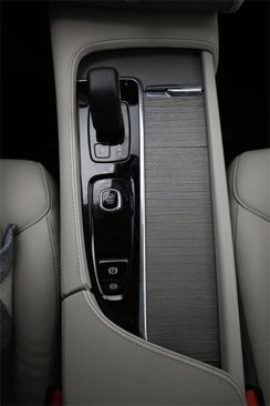 Used 2024 Volvo XC90 T8 Plus w/ Protection Package Premier image 10