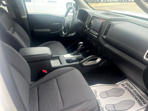 Used 2024 Nissan Frontier SV image 13