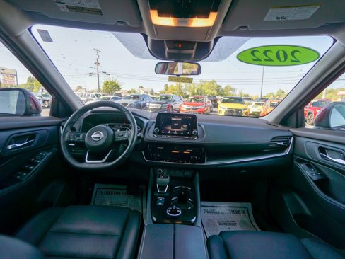 Used 2022 Nissan Rogue SV w/ SV Premium Package image 2