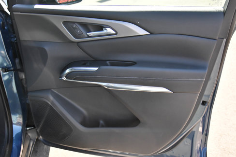 Used 2025 Chevrolet Traverse LT image 48