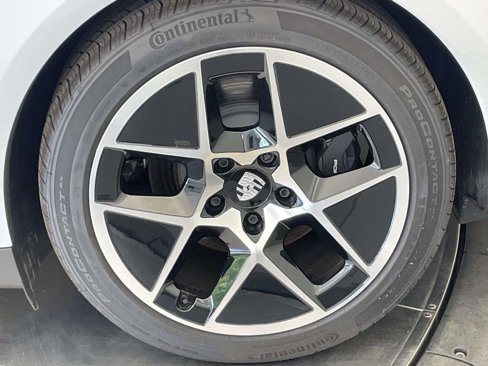 New 2025 Porsche Taycan image 12