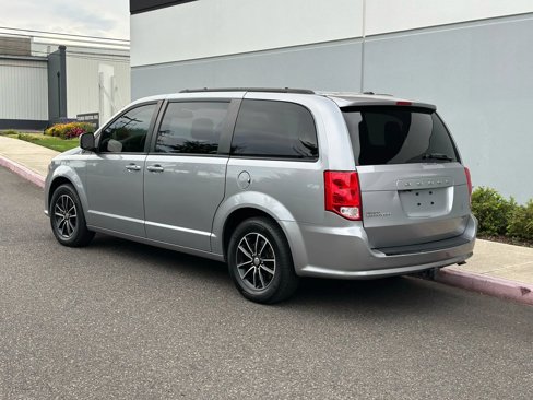 Used 2019 Dodge Grand Caravan SXT w/ Driver Convenience Group image 2
