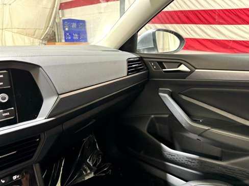 Used 2024 Volkswagen Jetta SE image 27