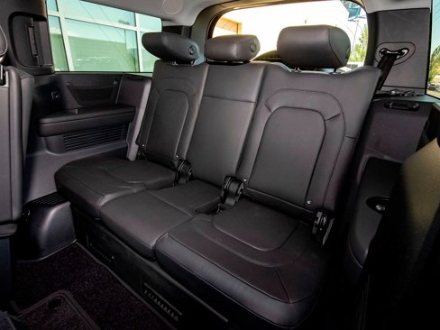 New 2025 Land Rover Defender 130 X-Dynamic SE image 47