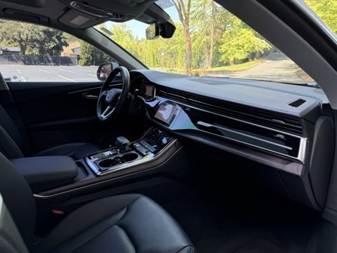 Used 2019 Audi Q8 Premium Plus w/ Premium Plus image 11