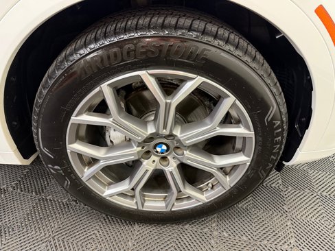 Used 2022 BMW X7 xDrive40i w/ Premium Package image 21