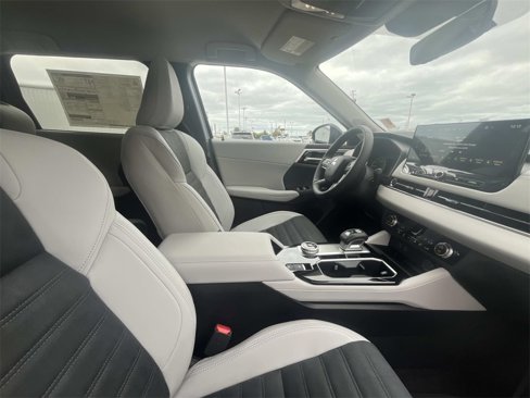 New 2025 Mitsubishi Outlander SE image 19