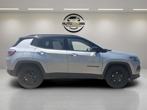 Used 2024 Jeep Compass Latitude w/ Convenience Group image 8