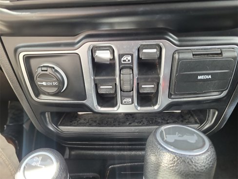 Used 2020 Jeep Wrangler Unlimited Sahara image 25