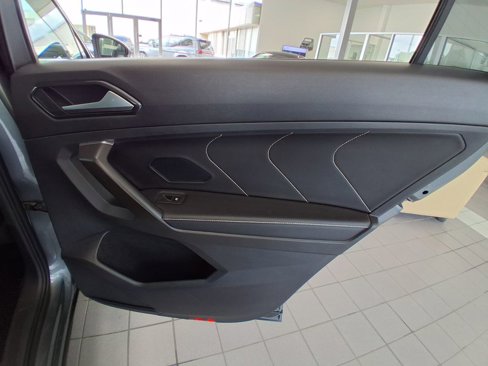 Used 2022 Volkswagen Tiguan SE image 21