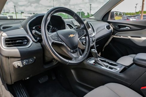 Used 2020 Chevrolet Equinox LT image 3