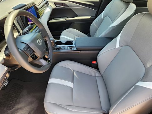 New 2025 Toyota Camry SE image 9