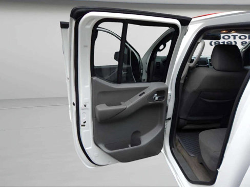 Used 2016 Nissan Frontier SV image 30
