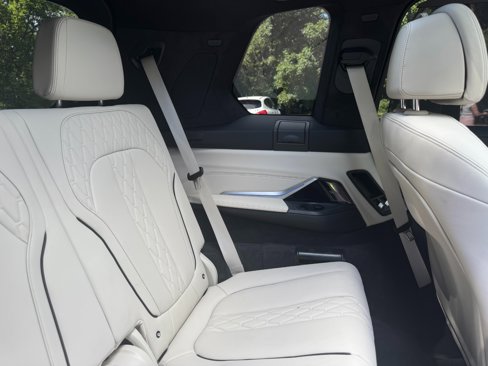 Used 2025 BMW X7 xDrive40i w/ M Sport Package image 51