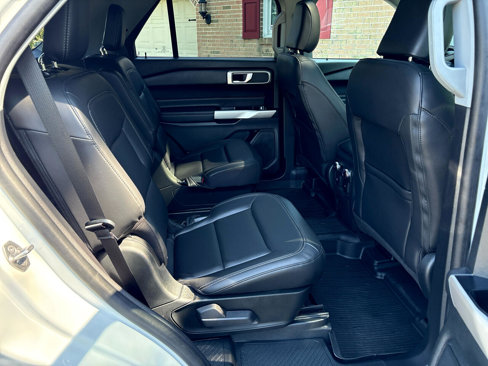 Used 2022 Ford Explorer XLT w/ Equipment Group 202A image 12