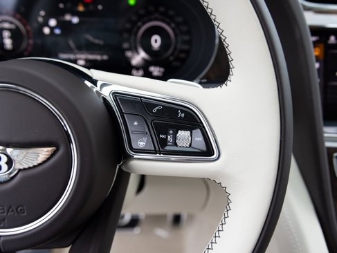 New 2025 Bentley Bentayga image 37