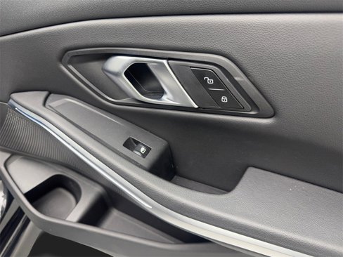 Used 2025 BMW 330i Sedan image 49