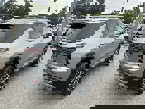 New 2026 Chevrolet Traverse LT image 3