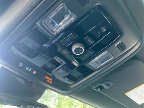 New 2026 Chevrolet Suburban Z71 w/ Comfort Package image 32