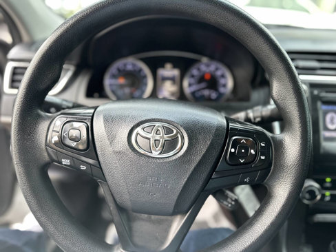 Used 2016 Toyota Camry LE image 12