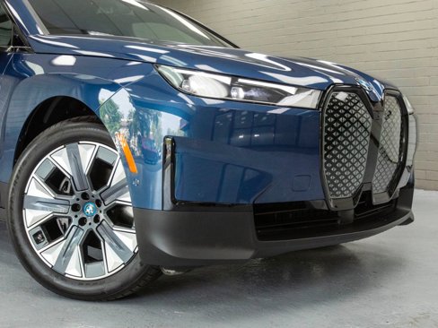 Used 2024 BMW iX xDrive50 w/ Premium Package image 8