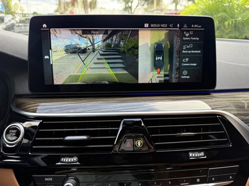 Used 2021 BMW 540i w/ Premium Package image 25