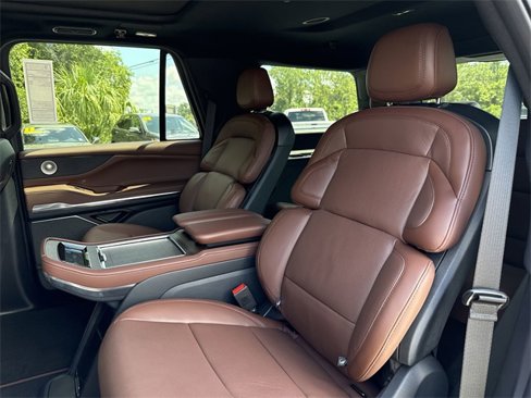 New 2025 Lincoln Navigator Reserve image 16