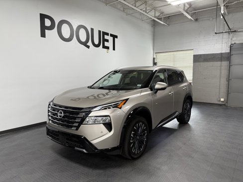 Used 2025 Nissan Rogue Platinum w/ Tech Package image 2
