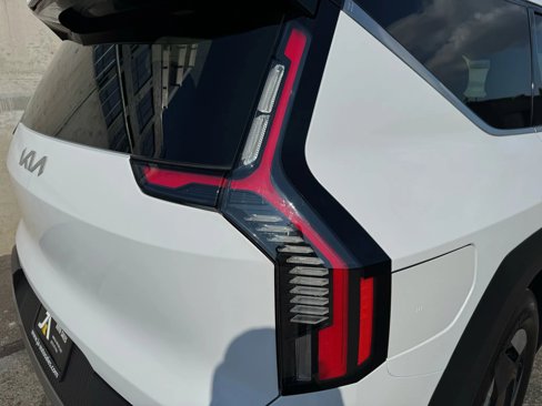 Used 2025 Kia EV9 Wind image 15