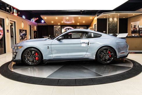 Used 2022 Ford Mustang Shelby GT500 w/ Carbon Fiber Track Pack image 18
