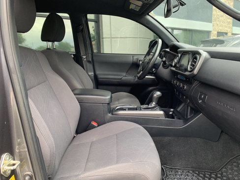 Used 2017 Toyota Tacoma TRD Sport image 16