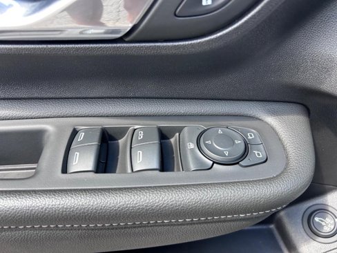 Used 2024 GMC Terrain SLT image 19