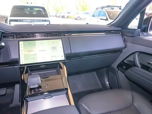 New 2025 Land Rover Range Rover Sport SE image 38
