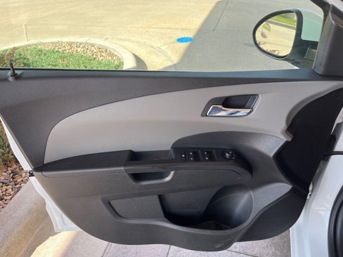 Used 2013 Chevrolet Sonic LT image 9