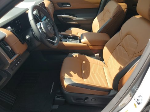 New 2025 Nissan Pathfinder Platinum image 12