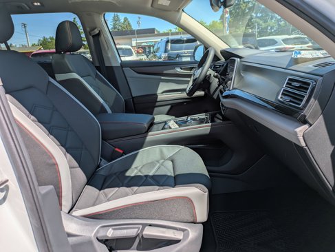 New 2025 Volkswagen Atlas Peak Edition SE image 27