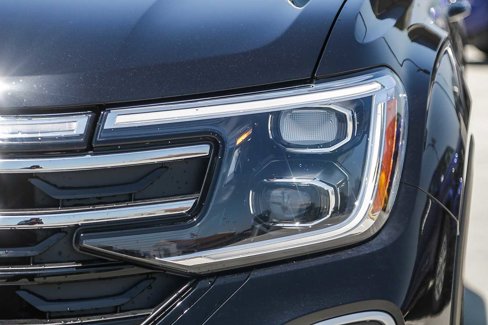 New 2025 Volkswagen Atlas Peak Edition SE image 4