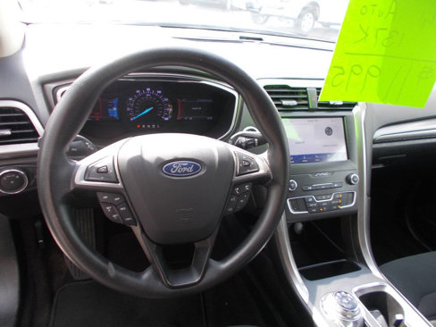 Used 2020 Ford Fusion SE image 6