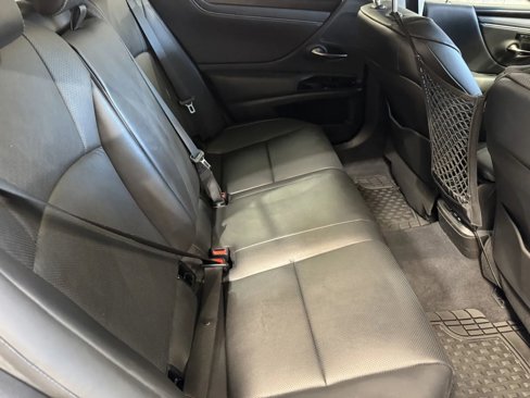 Used 2024 Lexus ES 300h w/ Premium Package image 7