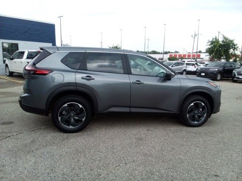 Used 2024 Nissan Rogue SV image 6
