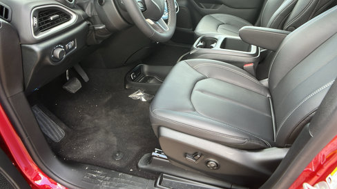 New 2025 Chrysler Voyager LX image 17