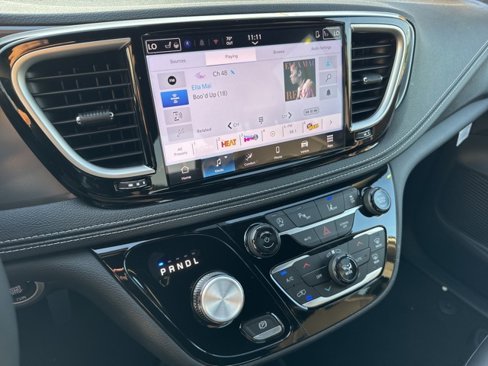 New 2026 Chrysler Pacifica Select image 14
