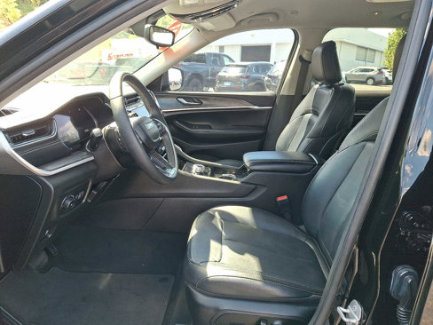 Used 2023 Jeep Grand Cherokee L Limited w/ Black Appearance Package image 13