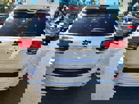 Used 2018 Jeep Grand Cherokee Altitude image 36